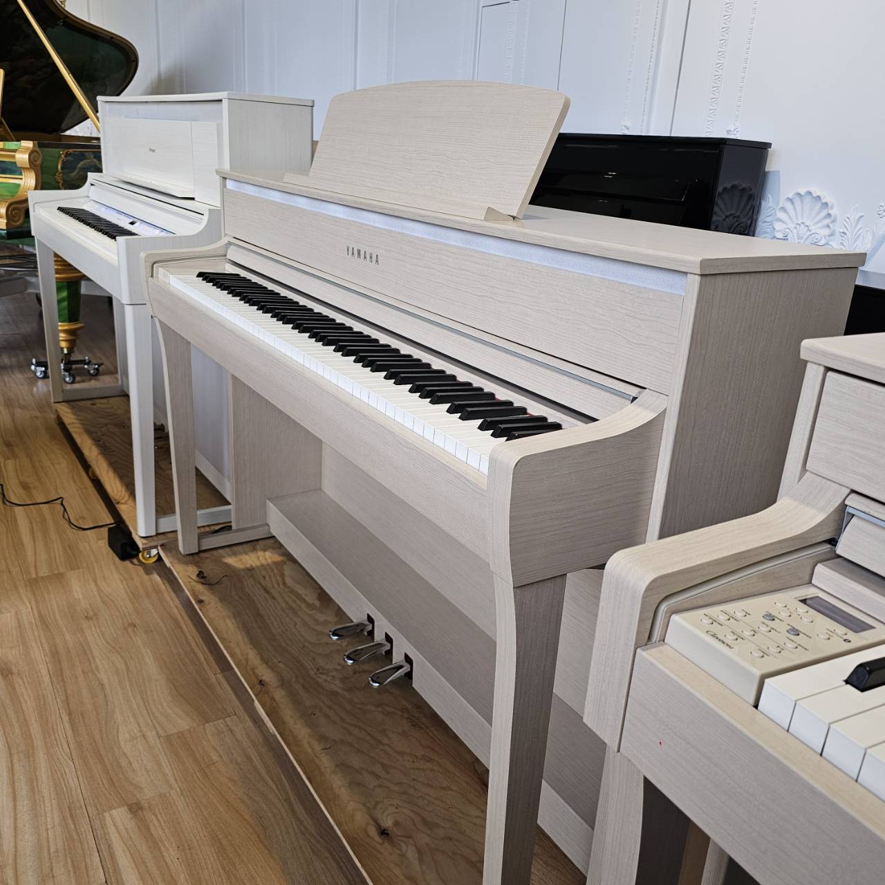 YAMAHA CLP 775