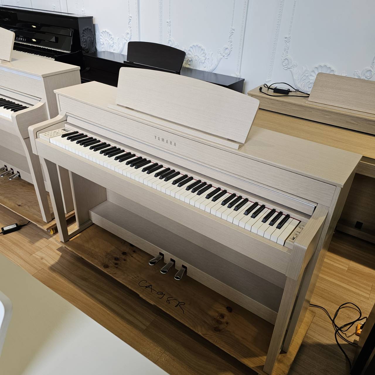 YAMAHA CLP-645WA