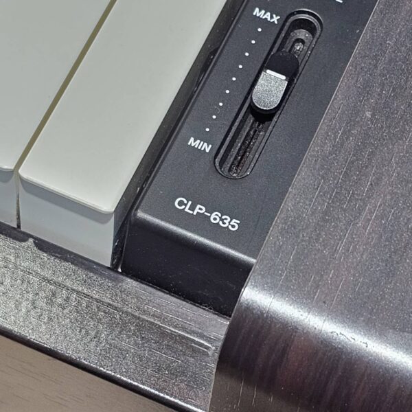 YAMAHA CLP-635