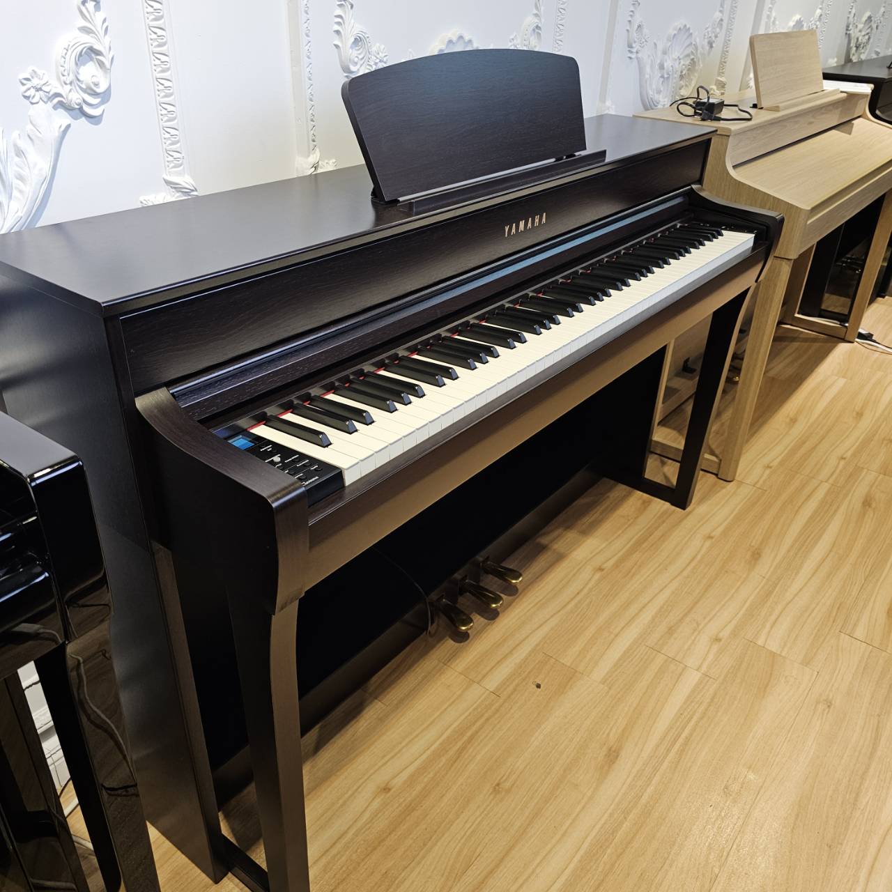 YAMAHA CLP-735