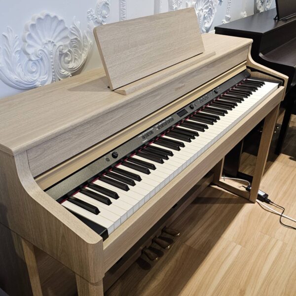 287481_0 ROLAND HP702