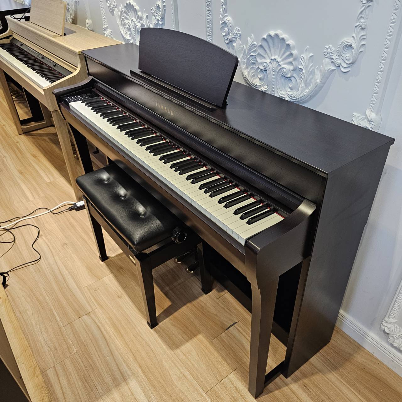 YAMAHA CLP-735