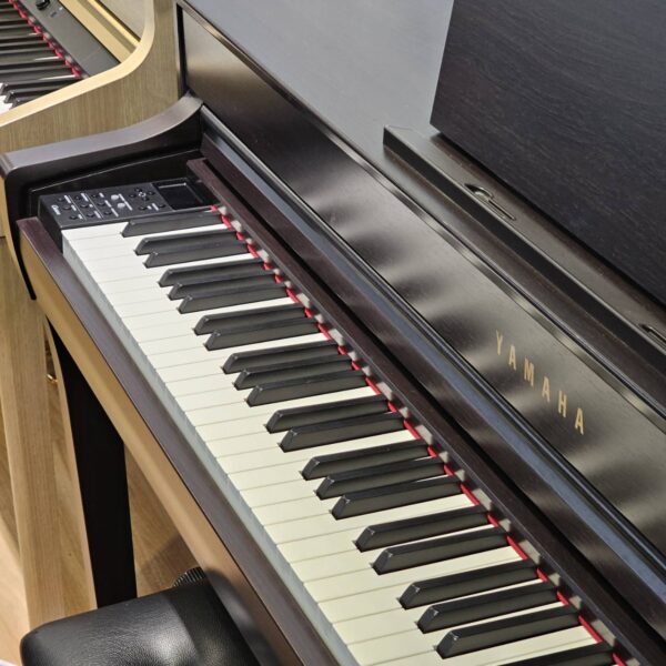 YAMAHA CLP-735