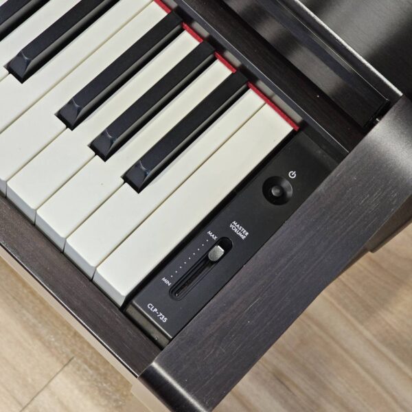 YAMAHA CLP-735