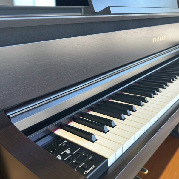 YAMAHA CLP-675