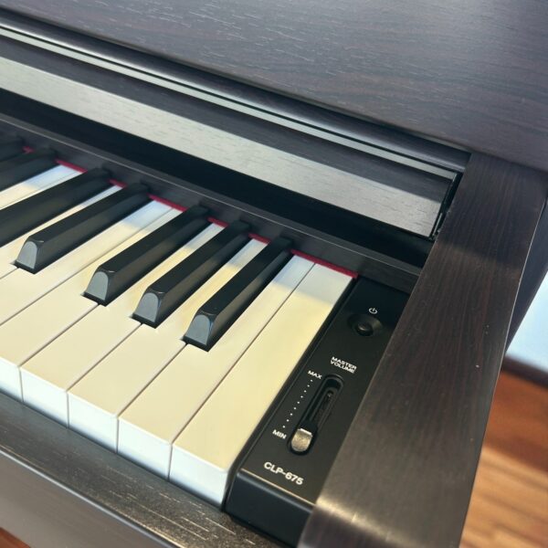 YAMAHA CLP-675