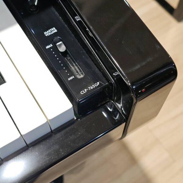 333386_0 YAMAHA CLP-765GP