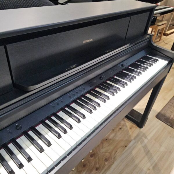 333391_0 ROLAND LX705