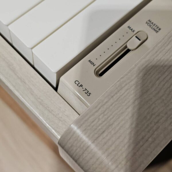 YAMAHA CLP-735 淡木色