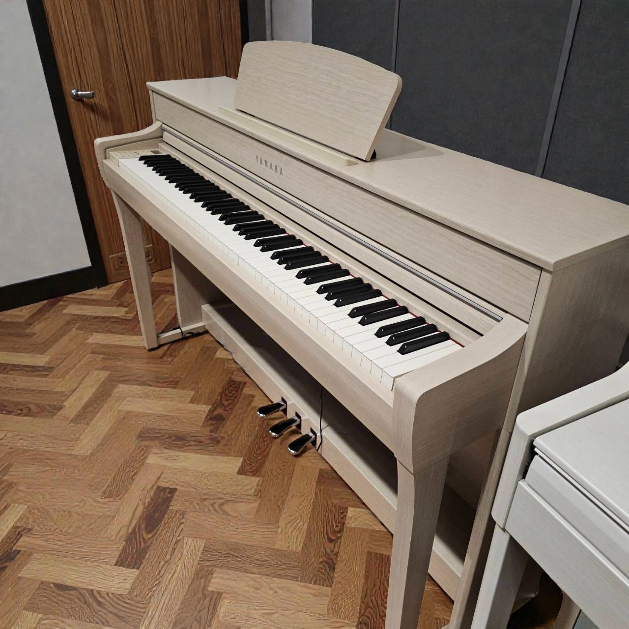 YAMAHA CLP-735 淡木色